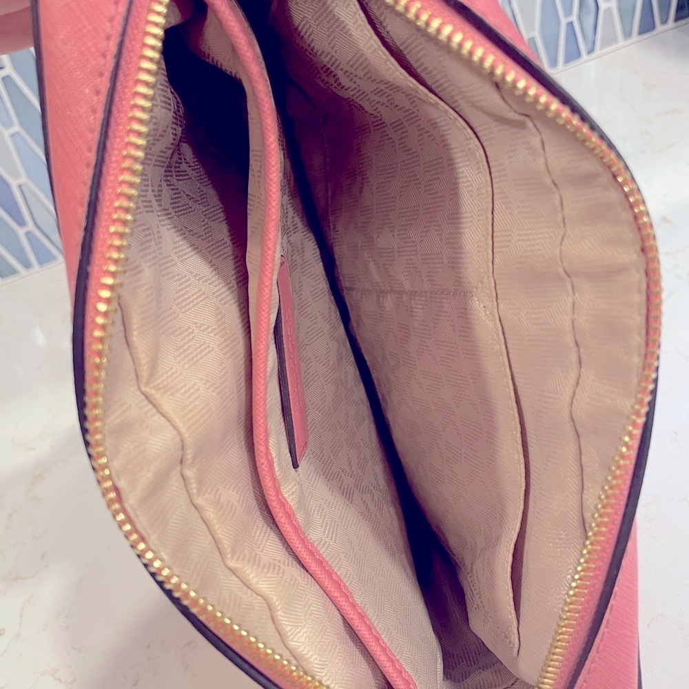 Michael Kors Jet Set Crossbody - Picture 5 of 5